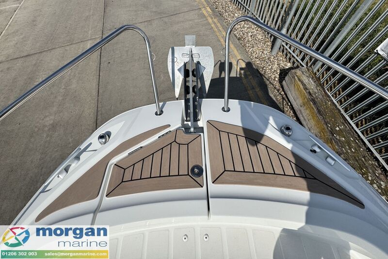 Jeanneau Cap Camarat 7.5 WA S3 - bow locker Jeanneau Cap Camarat 7.5 WA