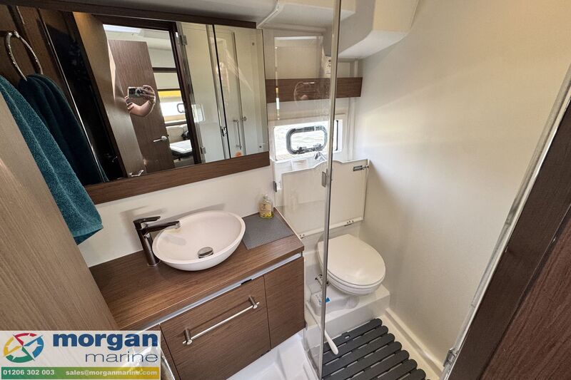 Jeanneau Leader 40 - shower Jeanneau Leader 40 