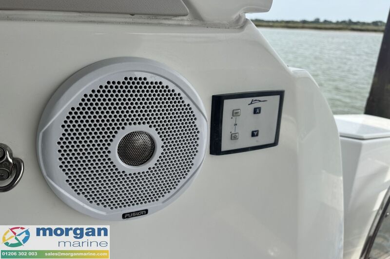 Jeanneau Leader 40 - Fusion speakers Jeanneau Leader 40 