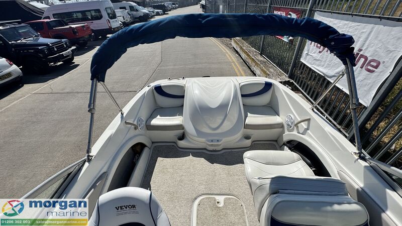  Maxum  1800 MX bow rider