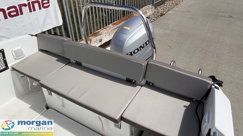  Jeanneau  Cap Camarat 5.5 Centre Console Series 2