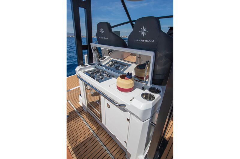  Jeanneau Cap Camarat 9.0 WA - Series 2