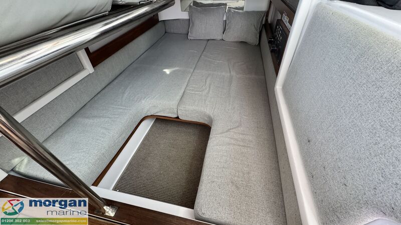  Axopar  28 Cabin