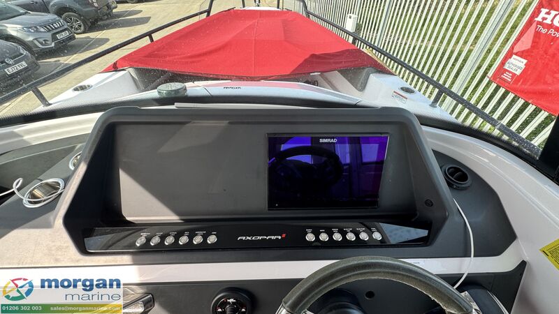  Axopar  28 Cabin