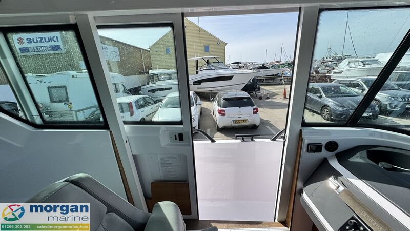  Axopar  28 Cabin
