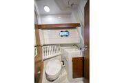 Jeanneau Merry Fisher 895 Sport - Offshore - toilet compartment with marine toilet Jeanneau Merry Fisher 895 Sport - Offshore