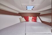 Jeanneau Merry Fisher 795 Legend - cabin with double berth and hatch to deck Jeanneau Merry Fisher 795 Legend - Series 2
