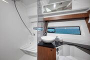 Jeanneau Merry Fisher 1095 Flybridge - toilet and shower compartment Jeanneau Merry Fisher 1095 Flybridge