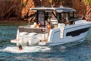 Jeanneau Merry Fisher 895 - transom with twin engines and swim platforms Jeanneau Merry Fisher 895 Series 2