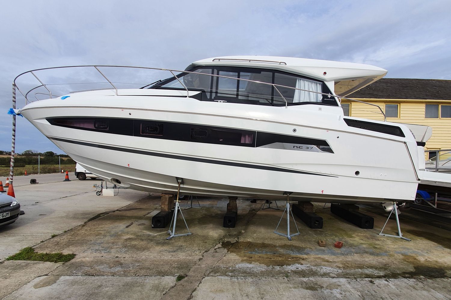 Jeanneau NC 37 for sale