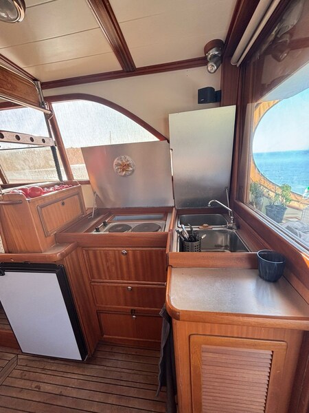 Galley 2 JPG Cantiere Navale Petronio Lobster 44