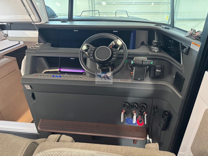 Axopar 45  27 Axopar Axopar 45 Cross Cabin