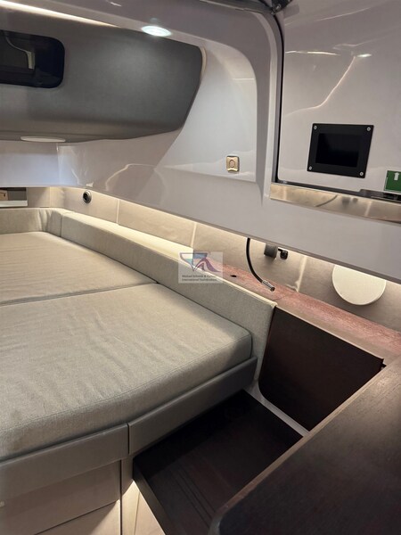 Axopar 45  31 Axopar Axopar 45 Cross Cabin