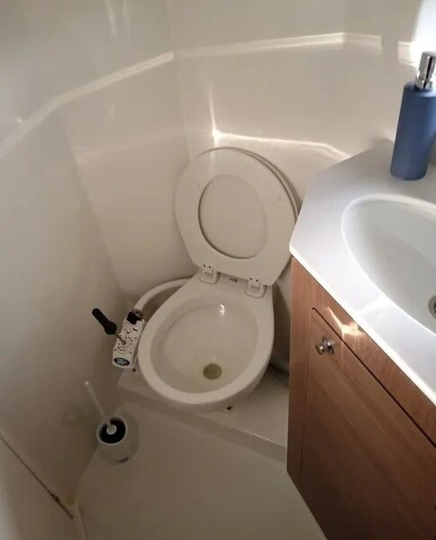 Bali 4.2_18 Catana Bali 4.2