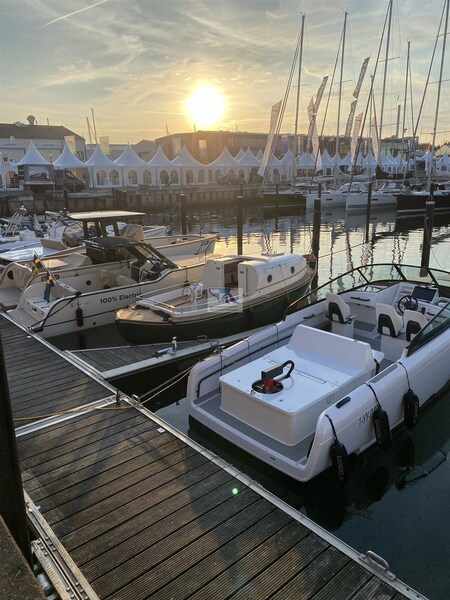Tuck 22 16 Yachtwerft Hamburg GmbH Elektro Tuckerboot 22f