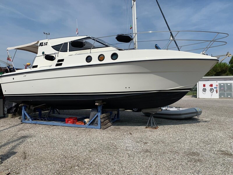 1b9351d8-06b1-4916-b300-e4472544f9fb Azimut AZ 32