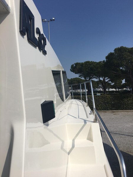 4ad666da-1b80-499f-a2b8-835fe9e62f24 Azimut AZ 32