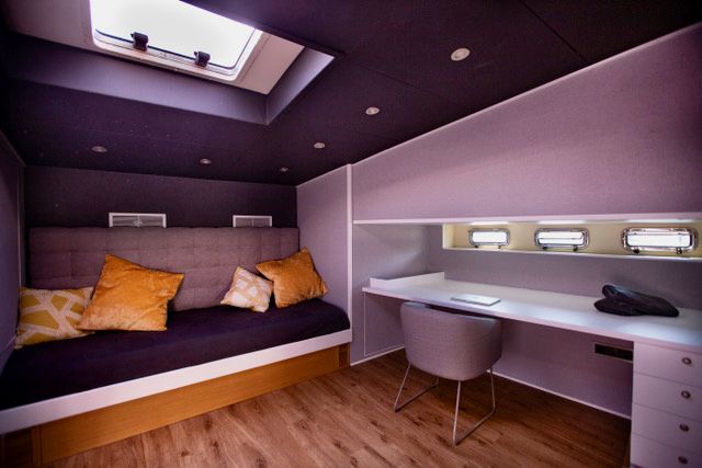  EXPLORER YACHT 92 Pro 50 PAX