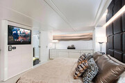   Custom 33M