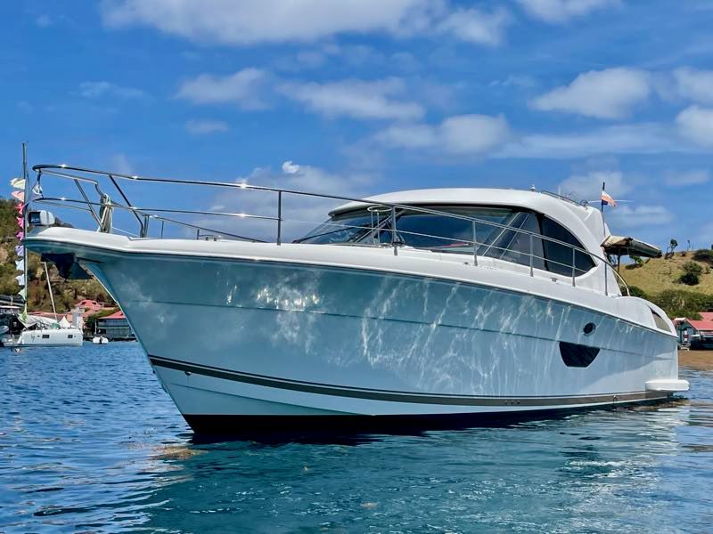 RIVIERA MARINE 4400 SPORT YACHT for sale