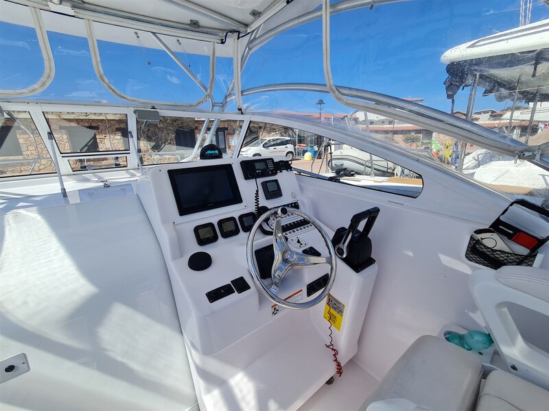 Proline 32 Express, helm station Pro-line 32 Express