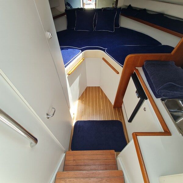 Tiara 2900 Coronet cabin Tiara Yachts 2900 Coronet
