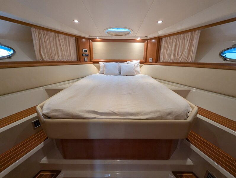 Sarnico Spider owner's cabin Cantieri di Sarnico Spider 43