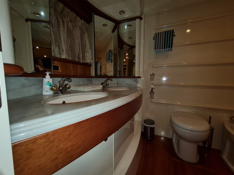 Azimut 68E bathroom Azimut 68E