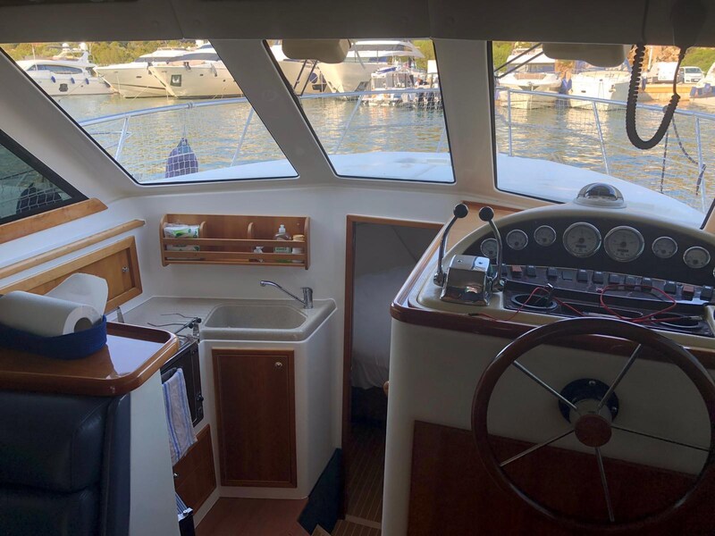 Riviera 33 fly cockpit Riviera Marine 33 Flybridge