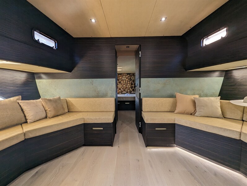 Apex 60 salon Apex Yachts Apex 60