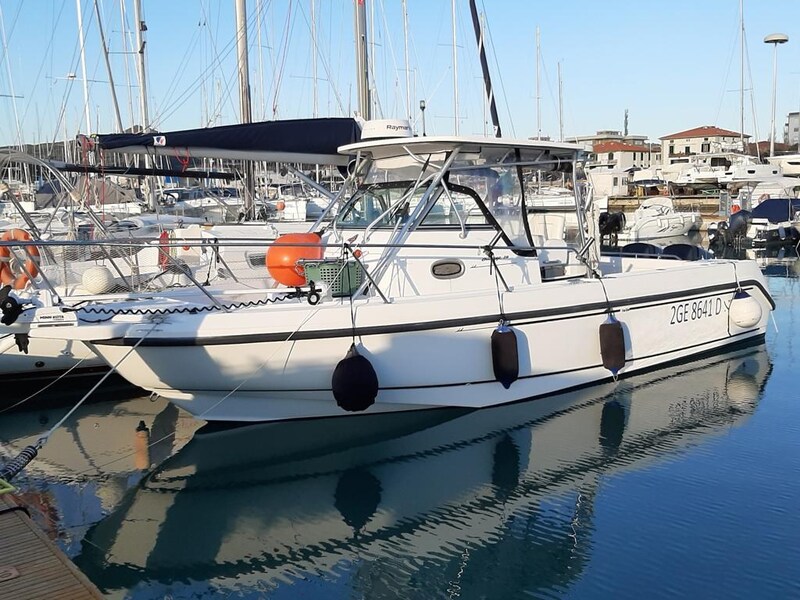 Boston 28 Outrage profile Boston Whaler OUTRAGE 28