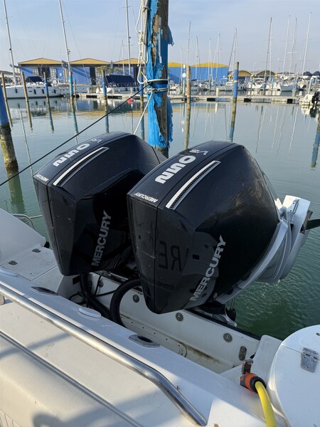 Boston 28 Outrage new engines Boston Whaler OUTRAGE 28