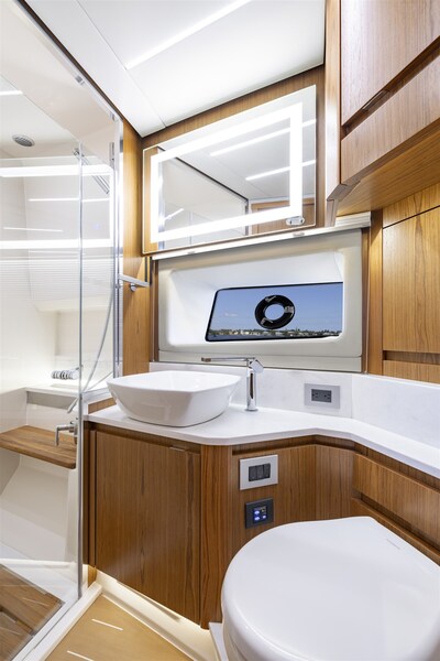 Tiara EX54 bathroom Tiara Yachts EX 54