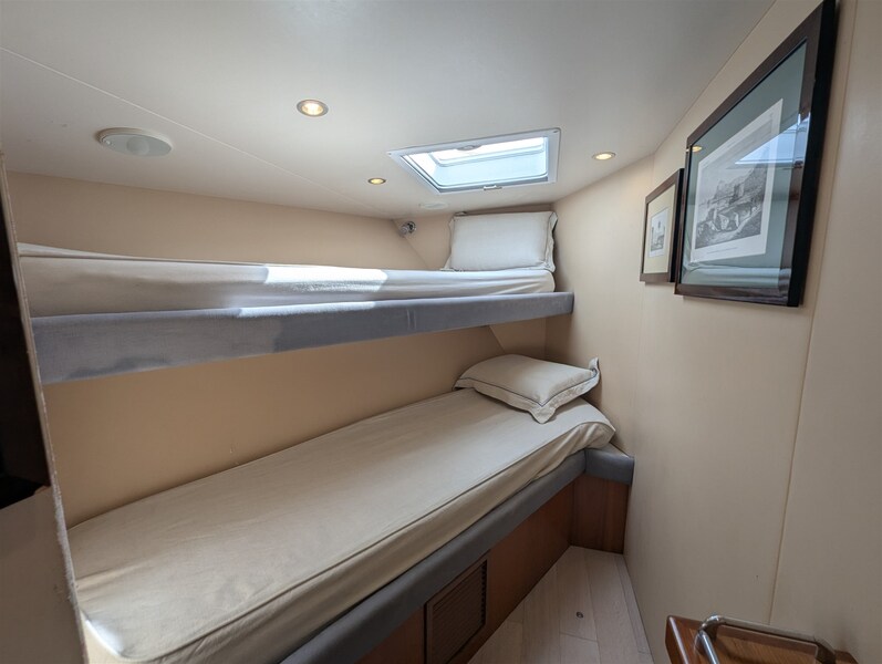 Hatteras 50 bow guest cabin Hatteras 50 CONVERTIBLE