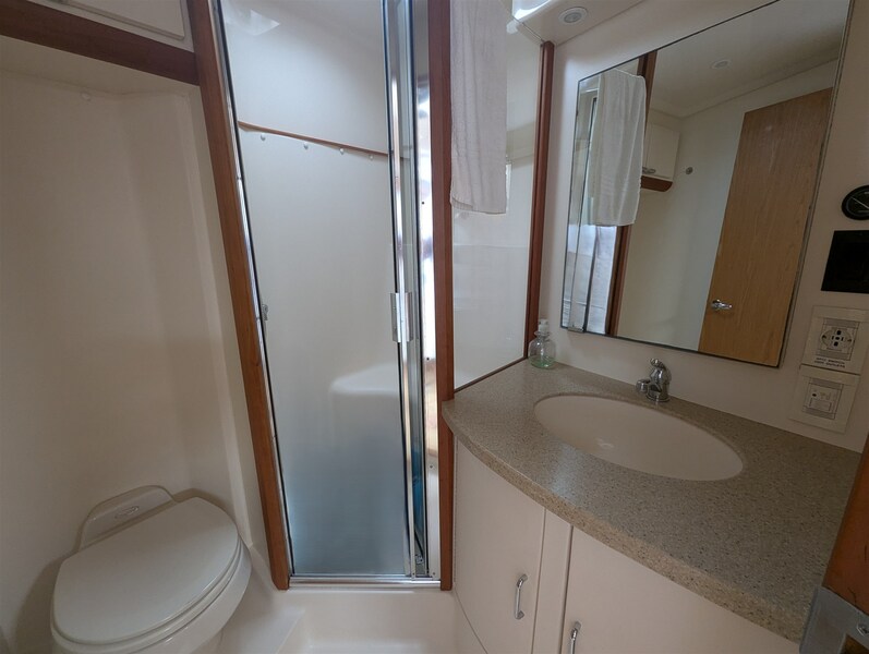 Luhrs 36 Open bathroom Luhrs LUHRS 36 OPEN