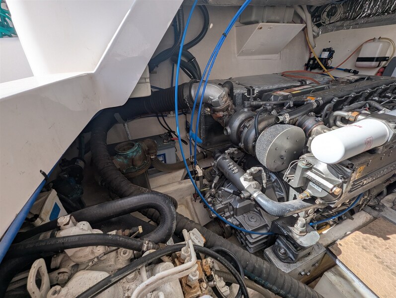 Luhrs 36 Open engine room detail Luhrs LUHRS 36 OPEN