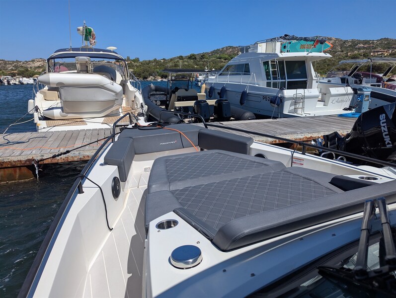 Axopar 37 Sun Top Brabus, bow sunpad Axopar AXOPAR 37 ST BRABUS LINE