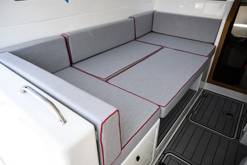 Toy 39 Outboard, convertible dinette Toy Marine TOY 39 FB