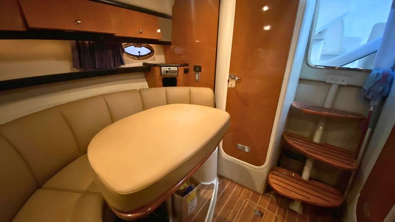 CHAPARRAL SIGNATURE 310 Dinette Chaparral SIGNATURE 310