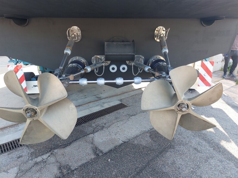 Maori 46 props Maori Yacht M 46