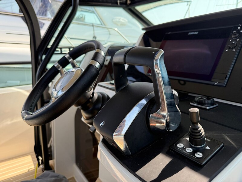 Saxdor 320 GTO Helm console detail Saxdor 320 GTO