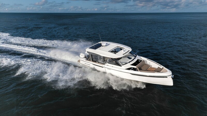 SAXDOR 400 GTC Profile cruising Saxdor 400 GTC