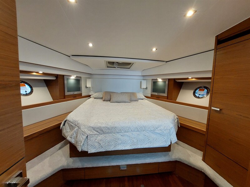 {I} Owner's cabin Tiara Yachts 44 Coupe