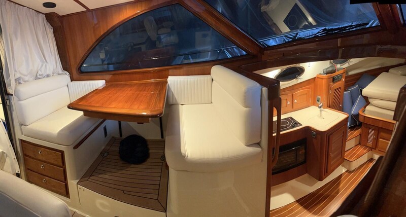 {I} Dinette and galley San Juan Yachts SJ40 FB