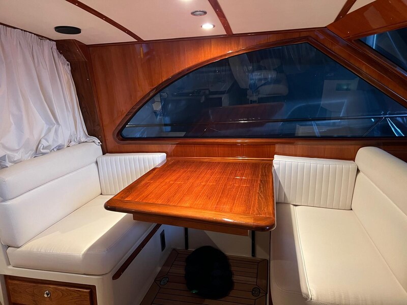 {I} Dinette San Juan Yachts SJ40 FB