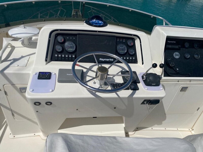 Fly helm Bertram Yacht 37' Convertible