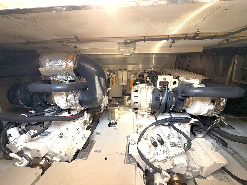 {I}Engine room Azimut 55 Flybridge