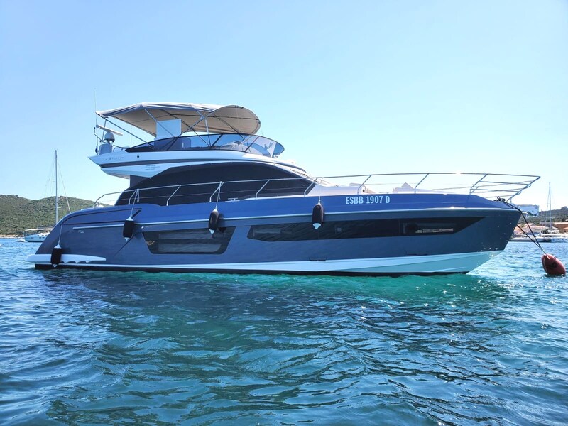 Profile Azimut 53 Flybridge