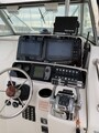 Boston 28 Outrage helm station Boston Whaler OUTRAGE 28