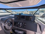 Axopar 37 Sun Top Brabus, helm Axopar AXOPAR 37 ST BRABUS LINE